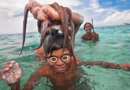 WALKING UNDER WATER, dir. 