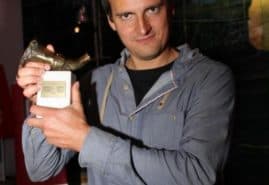 Wojciech Staroń z nagrodą Złoty R&oacute;g za &bdquo;Argentyńską Lekcję&rdquo; podczas 51.KFF, fot. Tomasz Korczyński